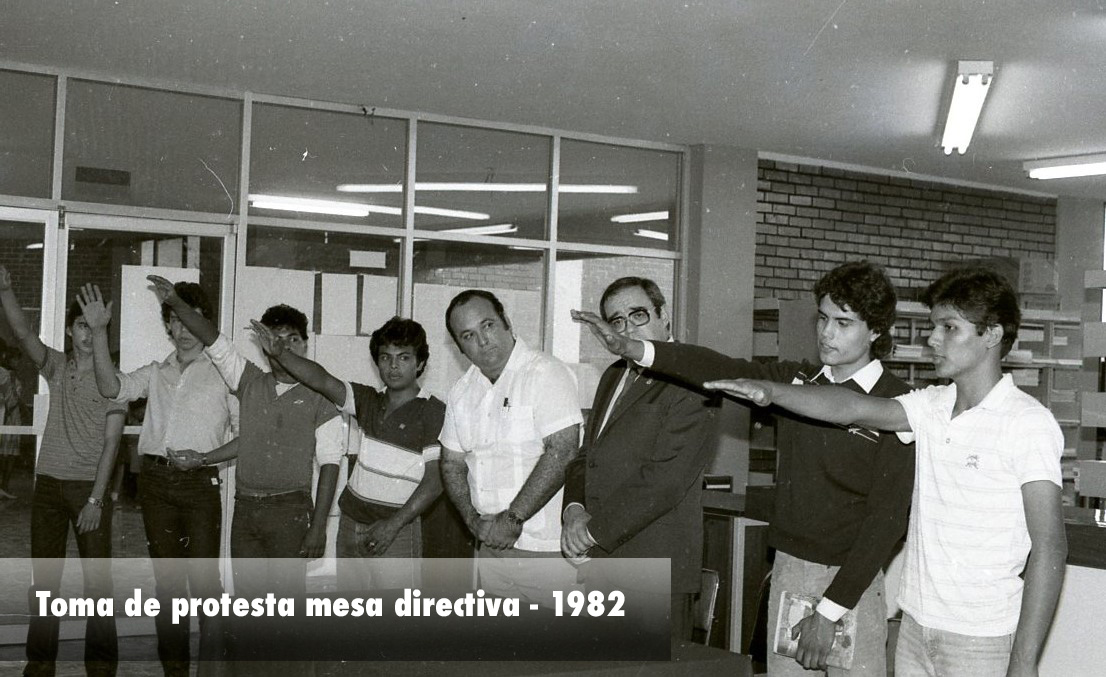 02 toma de protesta mesa directiva 1982